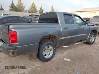 2007 Dodge Dakota SLT z VIN 1D7HW48P57S216313, wystawiony jako IAAI lot #41319321 z przebiegiem 116 712 mil mil oraz . Historia ofert i sprzedaży dostępna na DreamBid. Obrazek 4.