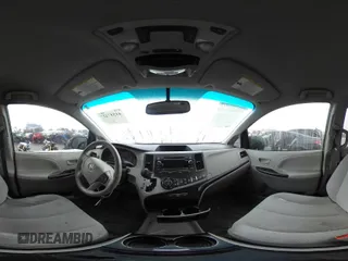 2014 Toyota Sienna LE AAS z VIN 5TDKK3DC1ES488954, wystawiony jako IAAI lot #41557423 z przebiegiem 144 031 mil mil oraz . Historia ofert i sprzedaży dostępna na DreamBid. Obrazek 18.