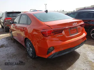 2022 Kia Forte LXS z VIN 3KPF24AD8NE434985, wystawiony jako IAAI lot #41797267 z przebiegiem 50 704 mil mil oraz . Historia ofert i sprzedaży dostępna na DreamBid. Obrazek 3.