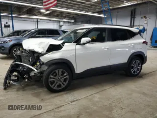2023 Kia Seltos S z VIN KNDEUCAA3P7450830, wystawiony jako Copart lot #52216635 z przebiegiem 13 985 mil mil oraz Szkoda całkowita • Salvage title. Historia ofert i sprzedaży dostępna na DreamBid. Obrazek 1.