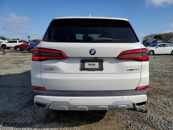 2020 BMW X5 sDrive40i with VIN 5UXCR4C05LLT18624, listed as a Copart auction lot 48844005 with 121,292 mi miles and Clean Title. Bid and sale history available at carsss.com. Image 6.