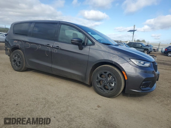 2022 Chrysler Pacifica Hybrid Limited with VIN 2C4RC1S77NR208193, listed as a Copart auction lot 47320125 with 28,282 mi miles and Salvage title. Bid and sale history available at DreamBid. Image 4.