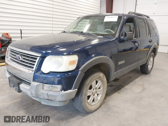 2006 Ford Explorer XLT with VIN 1FMEU73E86UB41275, listed as a IAAI auction lot 41980955 with 243,779 mi miles. Bid and sale history available at carsss.com. Image 2.