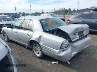 2002 Ford Crown Victoria LX z VIN 2FAFP74W42X100691, wystawiony jako IAAI lot #41316550 z przebiegiem 193 517 mil mil oraz . Historia ofert i sprzedaży dostępna na DreamBid. Obrazek 13.