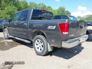 2004 Nissan Titan LE with VIN 1N6AA07B04N525607, listed as a IAAI auction lot 42180184 with 267,589 mi miles. Bid and sale history available at carsss.com. Image 3.