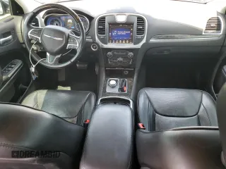 2016 Chrysler 300 C z VIN 2C3CCAEG7GH198120, wystawiony jako Copart lot #59880995 z przebiegiem 150 916 mil mil oraz Szkoda całkowita • Salvage title. Historia ofert i sprzedaży dostępna na DreamBid. Obrazek 8.