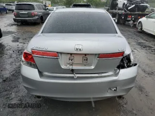2011 Honda Accord EX z VIN 1HGCP3F71BA000716, wystawiony jako Copart lot #56414415 z przebiegiem 173 487 mil mil oraz Szkoda całkowita • Salvage title. Historia ofert i sprzedaży dostępna na DreamBid. Obrazek 6.