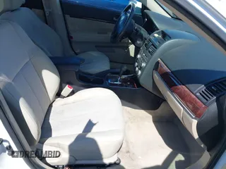 2010 Mitsubishi Galant ES z VIN 4A32B3FF7AE004192, wystawiony jako IAAI lot #42235309 z przebiegiem 101 188 mil mil oraz . Historia ofert i sprzedaży dostępna na DreamBid. Obrazek 5.