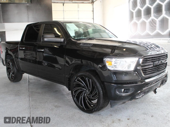 2019 Ram 1500 Big Horn z VIN 1C6SRFFT3KN780768, wystawiony jako Copart lot #61041775 z przebiegiem 93 415 mil mil oraz Czysty tytuł • Clean title. Historia ofert i sprzedaży dostępna na DreamBid. Obrazek 1.