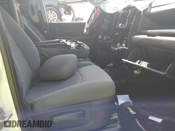 2018 Ram 1500 Express с VIN 1C6RR6KG9JS299835, выставлен на аукционе IAAI как лот 42028416 с пробегом 116 909 миль миль и . История ставок и продаж доступна на DreamBid. Изображение 5.