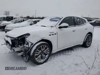 2023 Maserati Grecale Modena z VIN ZN682AVM5P7429004, wystawiony jako Copart lot #88840415 z przebiegiem 10 553 mil mil oraz Szkody całkowita. Historia ofert i sprzedaży dostępna na DreamBid. Obrazek 1.