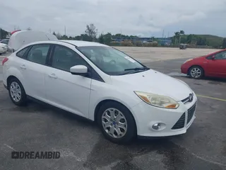 2012 Ford Focus SE z VIN 1FAHP3F25CL239383, wystawiony jako IAAI lot #41656033 z przebiegiem 127 011 mil mil oraz . Historia ofert i sprzedaży dostępna na DreamBid. Obrazek 1.
