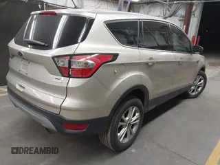2017 Ford Escape SE z VIN 1FMCU0GD5HUD42585, wystawiony jako IAAI lot #41736097 z przebiegiem 72 501 mil mil oraz . Historia ofert i sprzedaży dostępna na DreamBid. Obrazek 4.