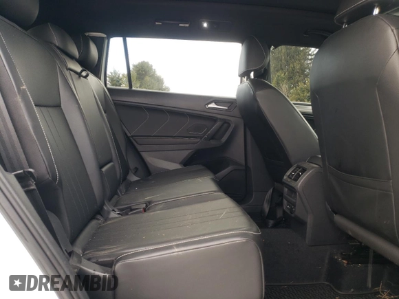 2022 Volkswagen Tiguan SE R-Line Black z VIN 3VV8B7AX7NM025503, wystawiony jako Copart lot #88297105 z przebiegiem 37 580 mil mil oraz Szkoda całkowita • Salvage title. Historia ofert i sprzedaży dostępna na DreamBid. Obrazek 11.