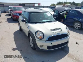 2013 MINI Hardtop S z VIN WMWSV3C51DT390742, wystawiony jako IAAI lot #41816760 z przebiegiem 91 726 mil mil oraz . Historia ofert i sprzedaży dostępna na DreamBid. Obrazek 1.
