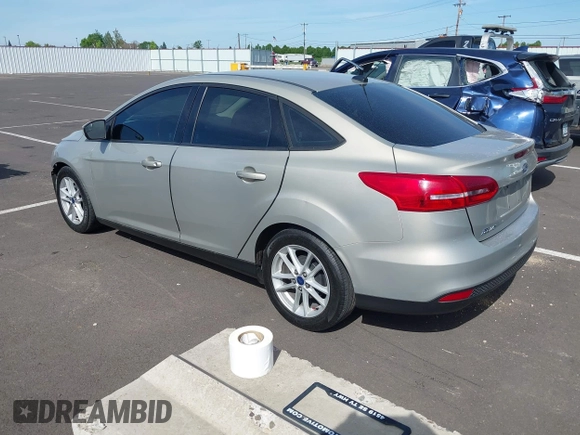 2015 Ford Focus SE z VIN 1FADP3F29FL206003, wystawiony jako IAAI lot #42187898 z przebiegiem 149 560 mil mil oraz . Historia ofert i sprzedaży dostępna na DreamBid. Obrazek 3.