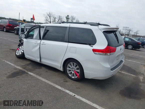 2011 Toyota Sienna LE with VIN 5TDJK3DC7BS029435, listed as a IAAI auction lot 41801955 with 1 mi miles. Bid and sale history available at carsss.com. Image 3.