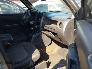 2014 Jeep Patriot Latitude with VIN 1C4NJPFA4ED535148, listed as a IAAI auction lot 42037942 with 192,493 mi miles and . Bid and sale history available at carsss.com. Image 5.