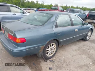 2000 Toyota Camry LE z VIN 4T1BF28K7YU940644, wystawiony jako IAAI lot #42376062 z przebiegiem 163 619 mil mil oraz . Historia ofert i sprzedaży dostępna na DreamBid. Obrazek 4.