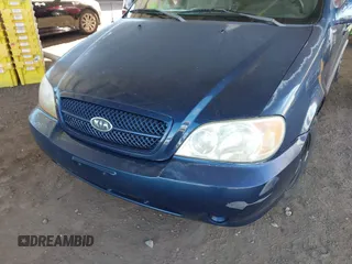 2005 Kia Sedona LX with VIN KNDUP132X56697388, listed as a IAAI auction lot 40695710 with 217,116 mi miles. Bid and sale history available at carsss.com. Image 6.
