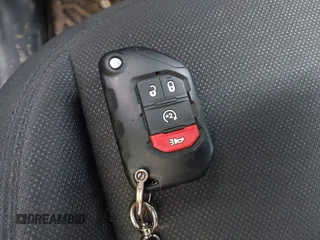 2020 Jeep Wrangler Unlimited Sport с VIN 1C4HJXDM8LW320626, выставлен на аукционе IAAI как лот 42267182 с пробегом 72 170 миль миль и . История ставок и продаж доступна на DreamBid. Изображение 11.