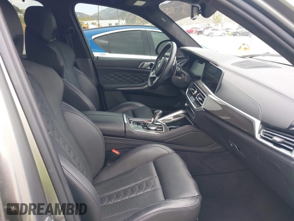 2022 BMW X5 M z VIN 5YMJU0C00N9M59253, wystawiony jako IAAI lot #41476833 z przebiegiem 27 813 mil mil oraz . Historia ofert i sprzedaży dostępna na DreamBid. Obrazek 5.