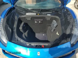 2018 Ferrari 488 z VIN ZFF80AMA9J0231686, wystawiony jako Copart lot #77623854 z przebiegiem Nie podano mil oraz Szkody całkowita. Historia ofert i sprzedaży dostępna na DreamBid. Obrazek 11.