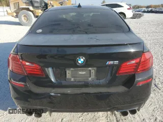 2015 BMW M5 z VIN WBSFV9C52FD594673, wystawiony jako Copart lot #77460894 z przebiegiem 131 755 mil mil oraz Czysty tytuł • Clean title. Historia ofert i sprzedaży dostępna na DreamBid. Obrazek 6.