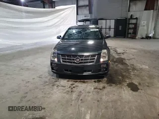 2010 Cadillac STS AWD z VIN 1G6DU6EV5A0113671, wystawiony jako Copart lot #47447395 z przebiegiem 77 062 mil mil oraz Tytuł czysty. Historia ofert i sprzedaży dostępna na DreamBid. Obrazek 11.