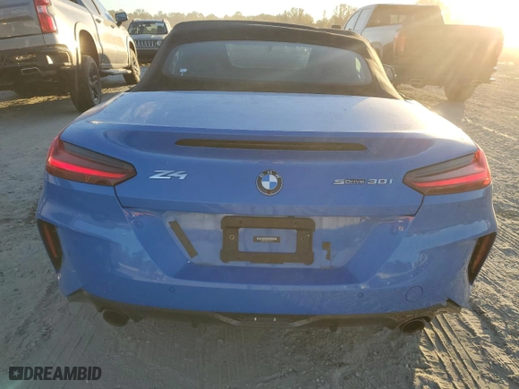 2022 BMW Z4 sDrive30i with VIN WBAHF3C02NWX38818, listed as a Copart auction lot 76604404 with 16,402 mi miles and Salvage Title. Bid and sale history available at carsss.com. Image 6.