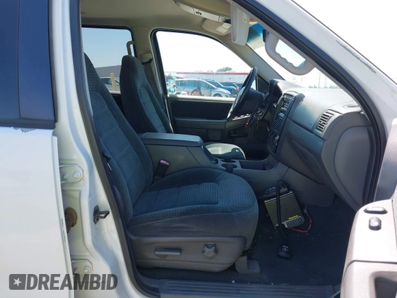 2002 Ford Explorer XLT with VIN 1FMZU73E52ZA40029, listed as a IAAI auction lot 42370340 with 119,651 mi miles and . Bid and sale history available at DreamBid. Image 5.
