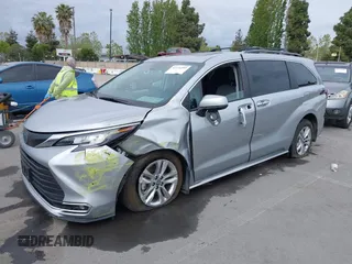 2022 Toyota Sienna XLE z VIN 5TDJRKEC8NS135921, wystawiony jako IAAI lot #42124395 z przebiegiem 39 611 mil mil oraz . Historia ofert i sprzedaży dostępna na DreamBid. Obrazek 17.
