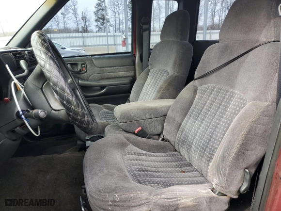 1998 Chevrolet S-10 LS with VIN 1GCCS19X7W8131191, listed as a Copart auction lot 42118785 with 107,460 mi miles and Salvage Title. Bid and sale history available at carsss.com. Image 7.