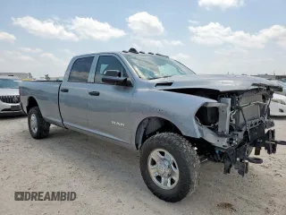 2022 Ram 2500 Tradesman z VIN 3C6UR5HJ0NG118075, wystawiony jako Copart lot #57260855 z przebiegiem 60 084 mil mil oraz Szkoda całkowita • Salvage title. Historia ofert i sprzedaży dostępna na DreamBid. Obrazek 1.