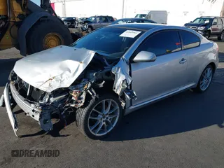 2005 Scion tC z VIN JTKDE177750019561, wystawiony jako IAAI lot #41045961 z przebiegiem Nie podano mil oraz . Historia ofert i sprzedaży dostępna na DreamBid. Obrazek 17.