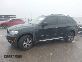 2013 BMW X5 xDrive35i z VIN 5UXZV4C53D0B23239, wystawiony jako IAAI lot #42200152 z przebiegiem 173 463 mil mil oraz . Historia ofert i sprzedaży dostępna na DreamBid. Obrazek 6.