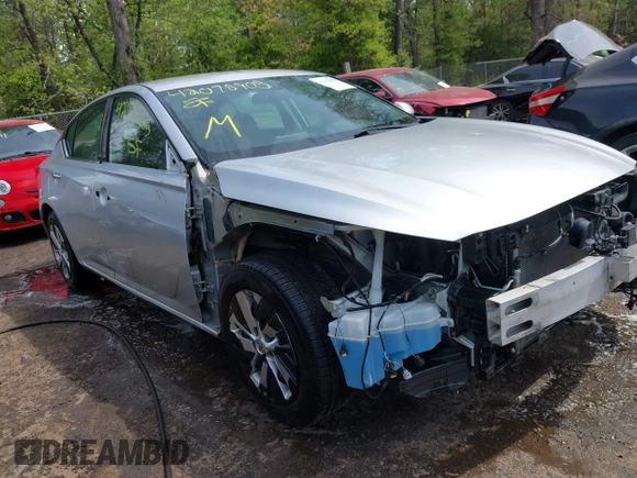 2019 Nissan Altima S with VIN 1N4BL4BV8KC127540, listed as a IAAI auction lot 42075905 with 155,809 mi miles and . Bid and sale history available at carsss.com. Image 1.