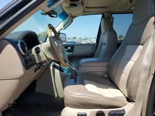 2003 Ford Expedition Eddie Bauer z VIN 1FMFU18L43LA54905, wystawiony jako Copart lot #56218915 z przebiegiem 129 587 mil mil oraz Czysty tytuł • Clean title. Historia ofert i sprzedaży dostępna na DreamBid. Obrazek 7.