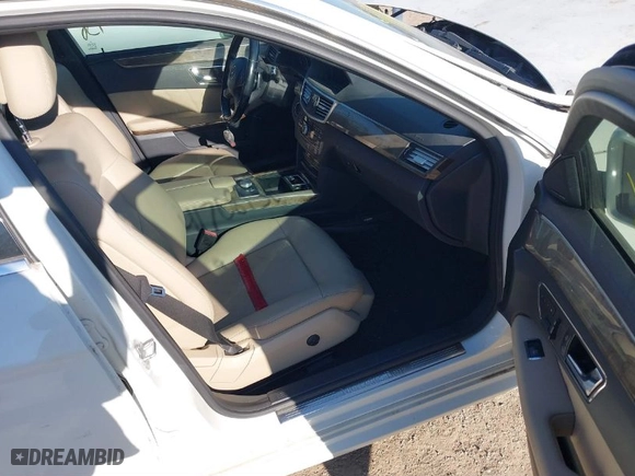 2010 Mercedes-Benz E-Class E 350 Luxury with VIN WDDHF8HB7AA111622, listed as a IAAI auction lot 41708136 with 166,708 mi miles. Bid and sale history available at carsss.com. Image 5.