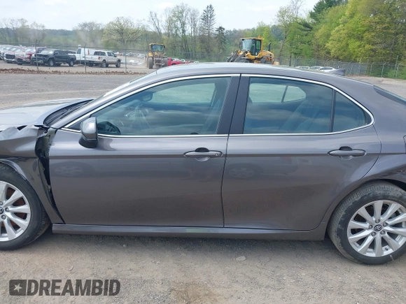 2019 Toyota Camry LE with VIN 4T1B11HK9KU229110, listed as a IAAI auction lot 42133332 with 17,541 mi miles and . Bid and sale history available at DreamBid. Image 15.
