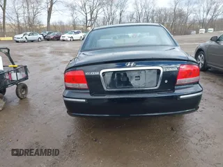 2005 Hyundai Sonata GLS with VIN KMHWF35H15A107824, listed as a IAAI auction lot 41724918 with 109,411 mi miles. Bid and sale history available at carsss.com. Image 16.