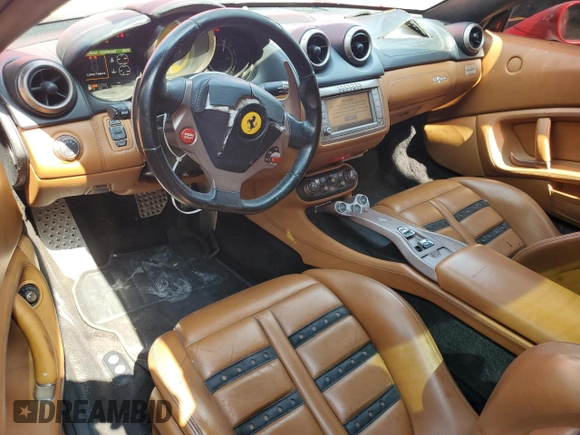 2012 Ferrari California z VIN ZFF65LJA0C0185161, wystawiony jako Copart lot #54987374 z przebiegiem 35 280 mil mil oraz . Historia ofert i sprzedaży dostępna na DreamBid. Obrazek 8.