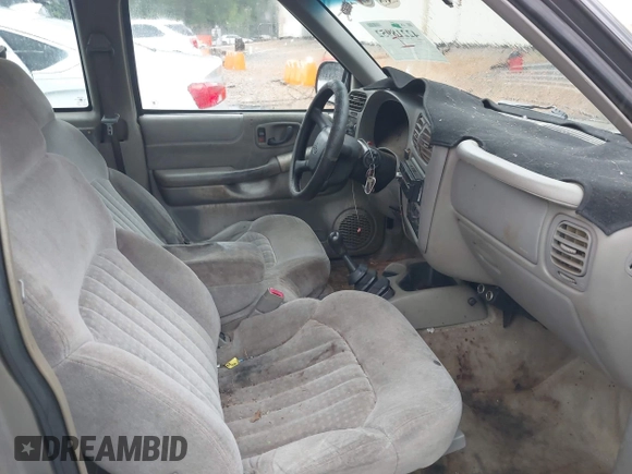 2001 Chevrolet S-10 LS with VIN 1GCCS19551K148520, listed as a IAAI auction lot 42218952 with 199,320 mi miles and . Bid and sale history available at DreamBid. Image 5.