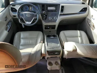 2018 Toyota Sienna XLE Auto Access Seat with VIN 5TDYZ3DC3JS945828, listed as a Copart auction lot 87716365 with 282,364 mi miles and Clean Title. Bid and sale history available at carsss.com. Image 8.