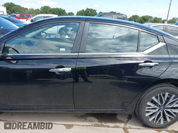 2023 Nissan Altima SV z VIN 1N4BL4DV2PN348799, wystawiony jako IAAI lot #42361675 z przebiegiem 54 285 mil mil oraz . Historia ofert i sprzedaży dostępna na DreamBid. Obrazek 13.