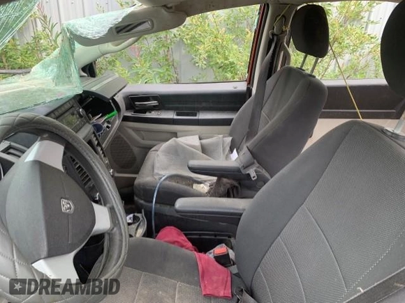2008 Dodge Grand Caravan SE z VIN 2D8HN44H68R784277, wystawiony jako Copart lot #53087202 z przebiegiem Nie podano mil oraz Nie do naprawy • Non repairable. Historia ofert i sprzedaży dostępna na DreamBid. Obrazek 5.