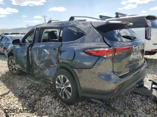 2022 Toyota Highlander XLE with VIN 5TDHZRBH9NS229958, listed as a Copart auction lot 67699934 with 53,525 mi miles and Salvage Title. Bid and sale history available at carsss.com. Image 2.