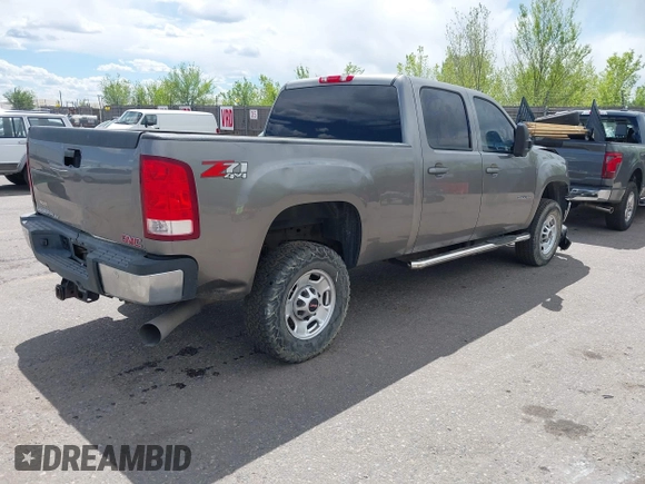 2012 GMC Sierra 2500HD SLT z VIN 1GT121C81CF186445, wystawiony jako IAAI lot #42170069 z przebiegiem 133 098 mil mil oraz . Historia ofert i sprzedaży dostępna na DreamBid. Obrazek 4.