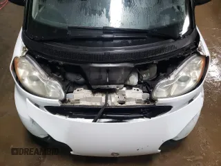2009 Smart fortwo Pure z VIN WMEEJ31X69K258431, wystawiony jako Copart lot #43870485 z przebiegiem 64 935 mil mil oraz Szkoda całkowita • Salvage title. Historia ofert i sprzedaży dostępna na DreamBid. Obrazek 11.