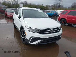 2024 Volkswagen Tiguan S z VIN 3VVFB7AX2RM092023, wystawiony jako IAAI lot #41894241 z przebiegiem 10 395 mil mil oraz . Historia ofert i sprzedaży dostępna na DreamBid. Obrazek 1.